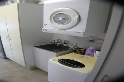 Photo of property in 1/135 Glenfield Road, Hillcrest, Auckland, 0626