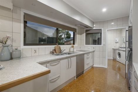 Photo of property in 37 Parkhill Road, Mellons Bay, Auckland, 2014