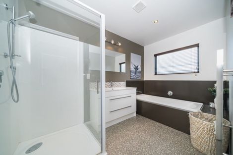 Photo of property in 14 Stonebridge Heights, Feilding, 4702