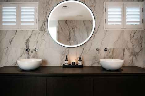 Photo of property in 1/60 Milford Road, Milford, Auckland, 0620