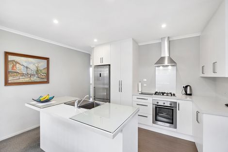 Photo of property in 28 Shillingford Boulevard, Rolleston, 7615