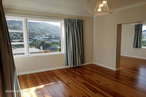 Photo of property in 5 Larsen Crescent, Tawa, Wellington, 5028