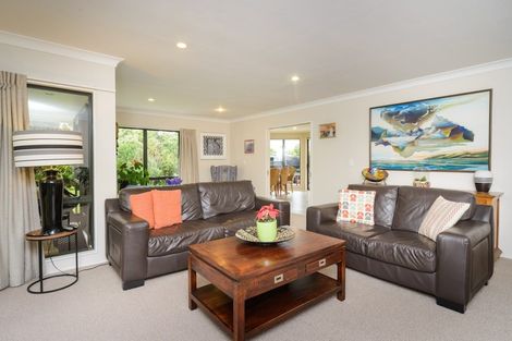 Photo of property in 135 Summerhill Drive, Fitzherbert, Palmerston North, 4410