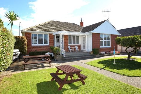 Photo of property in 712 Grove Road, Mayfair, Hastings, 4122