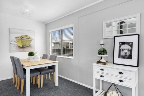 Photo of property in 24 Garland Drive, St Andrews, Hamilton, 3200