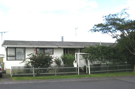 Photo of property in 35 Dawnhaven Drive, Te Atatu Peninsula, Auckland, 0610