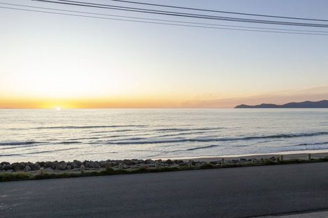 Photo of property in 52 The Parade, Paekakariki, 5034