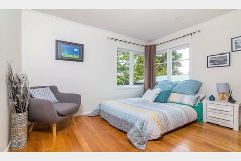 Photo of property in 10 Devon Street, Te Atatu South, Auckland, 0610