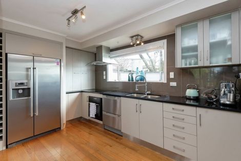 Photo of property in 19 Beach Road, Mellons Bay, Auckland, 2014