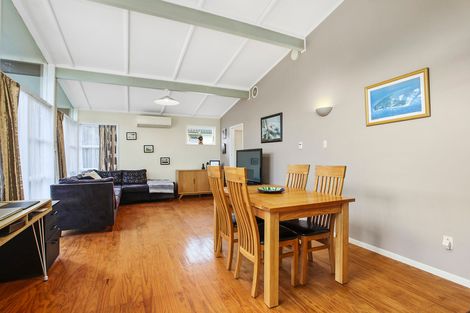 Photo of property in 13 Pendlebury Street, Green Bay, Auckland, 0604