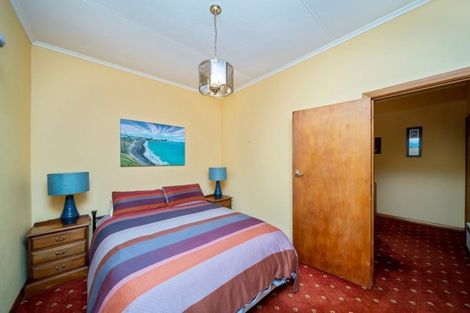 Photo of property in 72 Govett Avenue, Frankleigh Park, New Plymouth, 4310