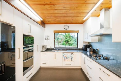 Photo of property in 11 Hillgrove Place, Fitzherbert, Palmerston North, 4410