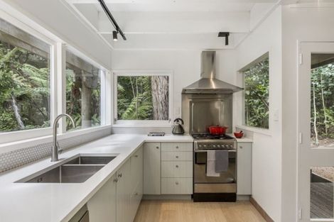 Photo of property in 12 Berne Place, Birkenhead, Auckland, 0626