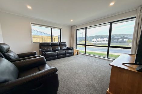 Photo of property in 7 Matata Road, Kenepuru, 5022