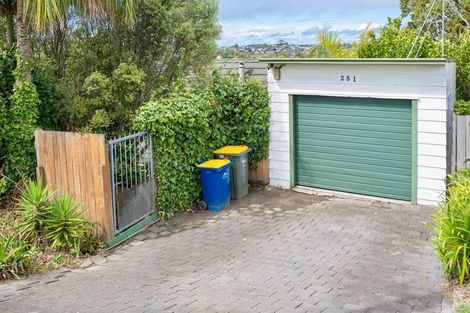Photo of property in 251 Sunset Road, Sunnynook, Auckland, 0632