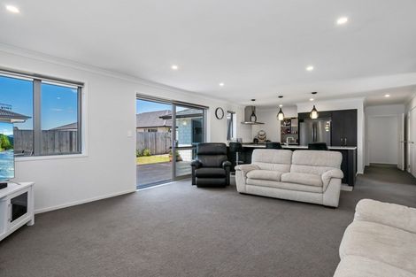 Photo of property in 5 Livingstone Drive, Papamoa Beach, Papamoa, 3118