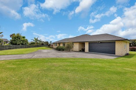 Photo of property in 15 Des Terry Way, Waipu, 0510