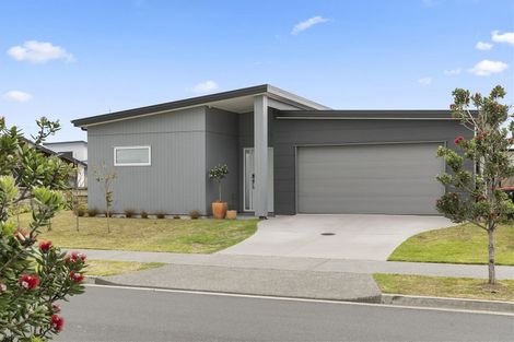 Photo of property in 14 Awatira Drive, Papamoa Beach, Papamoa, 3118