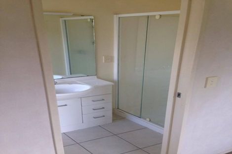 Photo of property in 98 Riverton Drive, Randwick Park, Auckland, 2105