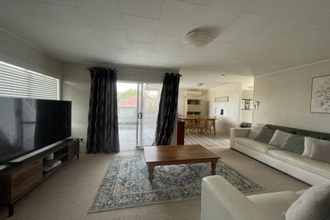 Photo of property in 8 Pahi Place, West Harbour, Auckland, 0618