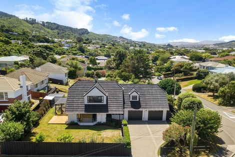 Photo of property in 16 Larsen Crescent, Tawa, Wellington, 5028