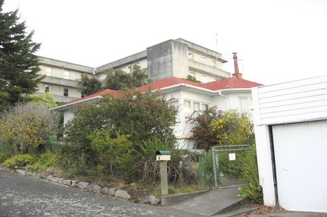 Photo of property in 2 Parade Street, Hospital Hill, Napier, 4110