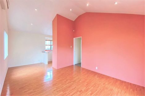 Photo of property in 4/390 West Coast Road, Glen Eden, Auckland, 0602