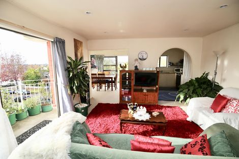 Photo of property in 9/10 Hunter Street, Hamilton Lake, Hamilton, 3204