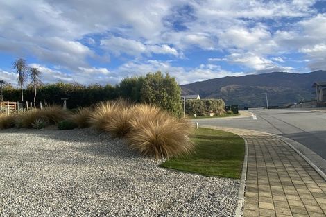 Photo of property in 12 Farrant Drive, Wanaka, 9305