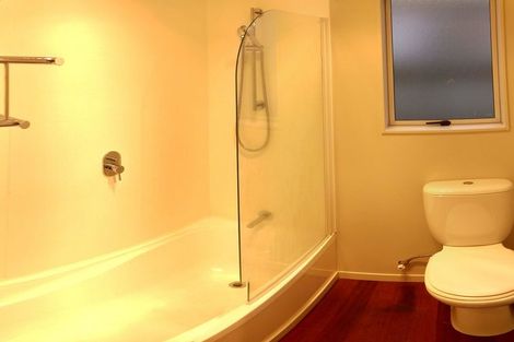 Photo of property in 8 Durham Street, Te Atatu Peninsula, Auckland, 0610