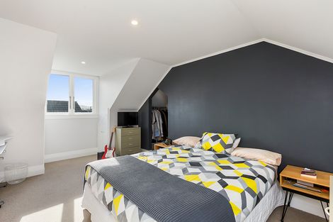 Photo of property in 180 Victoria Road, Saint Clair, Dunedin, 9012