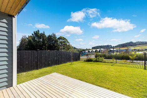 Photo of property in 8 Paparahi Place, Wainui, 0992