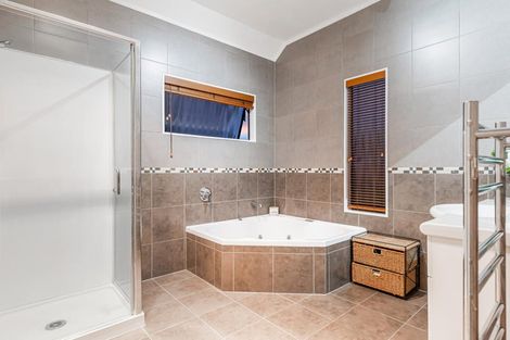 Photo of property in 1/22 Cherub Place, West Harbour, Auckland, 0618