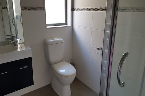 Photo of property in 2 Graham Collins Drive, Windsor Park, Auckland, 0632