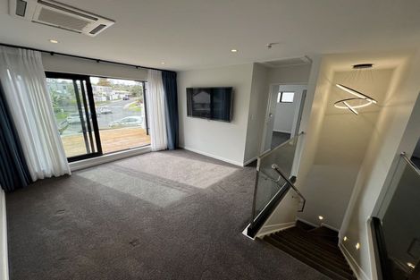 Photo of property in 14a September Place, Forrest Hill, Auckland, 0620