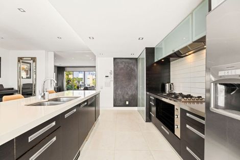 Photo of property in 19 Kilmore Street, Christchurch Central, Christchurch, 8013