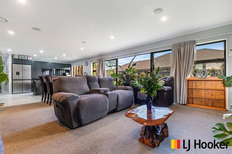 Photo of property in 31 Harbour Crest Drive, Waiuku, 2123