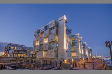 Photo of property in Halsey Apartments At Lighter Quay, 414/77 Halsey Street, Auckland Central, Auckland, 1010