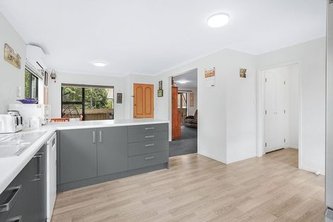 Photo of property in 42 Garland Drive, St Andrews, Hamilton, 3200