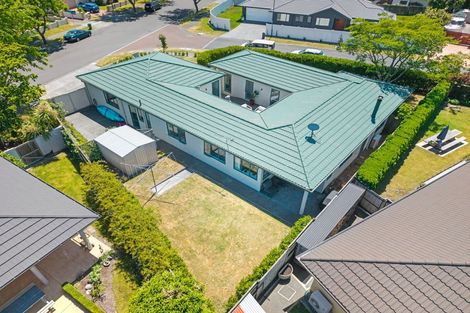 Photo of property in 2 Hanna Place, Havelock North, 4130