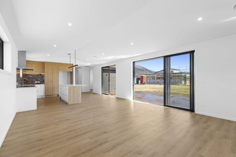 Photo of property in 37 Gillespie Street, Lake Hawea, 9382