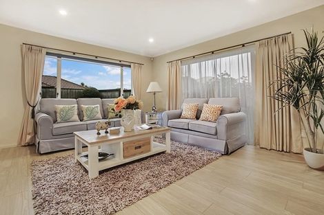 Photo of property in 15 Monash Place, Flat Bush, Auckland, 2016