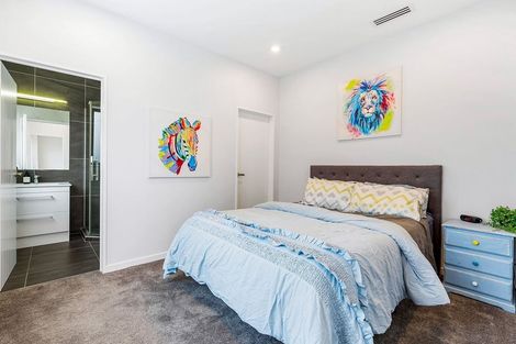 Photo of property in 1 Crompton Place, Orewa, 0931