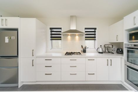 Photo of property in 3 Levi Place, Kelvin Grove, Palmerston North, 4414