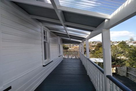 Photo of property in 2/22 Kiteroa Terrace, Rothesay Bay, Auckland, 0630