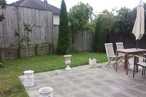 Photo of property in 2 Graham Collins Drive, Windsor Park, Auckland, 0632