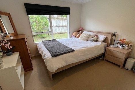 Photo of property in 28 Craigavon Drive, East Tamaki, Auckland, 2013