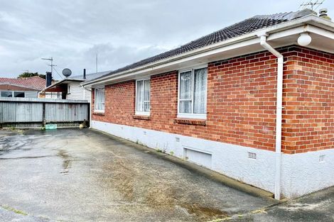 Photo of property in 16 Sunnyside Crescent, Papatoetoe, Auckland, 2025