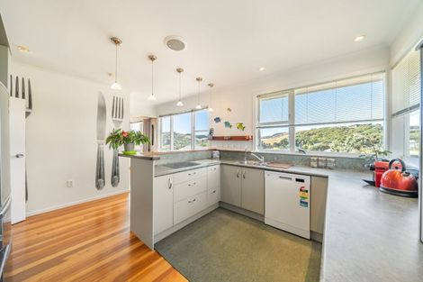 Photo of property in 28 Taupo Crescent, Plimmerton, Porirua, 5026