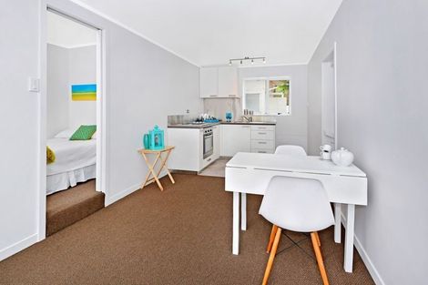 Photo of property in 24 Tiri Tiri Road, Birkdale, Auckland, 0626